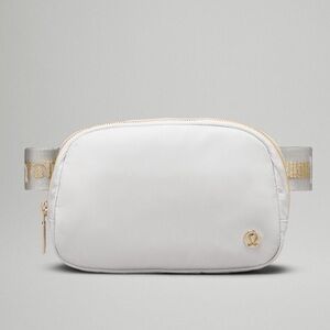 Lululemon Everywhere Belt Bag 1L - Vapor / Gold / White NWT